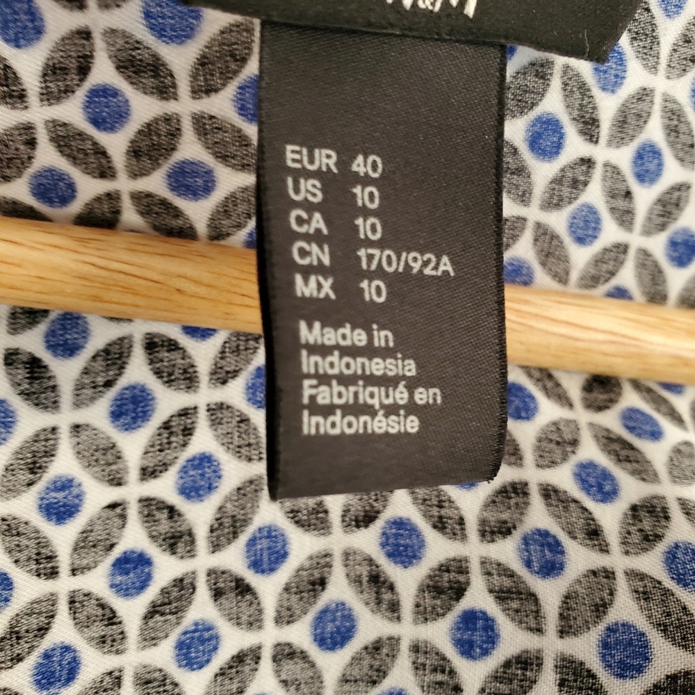 H&M Lightweight Short Sleeve Jumpsuit  Color(s) Bl - Picture 7 of 10